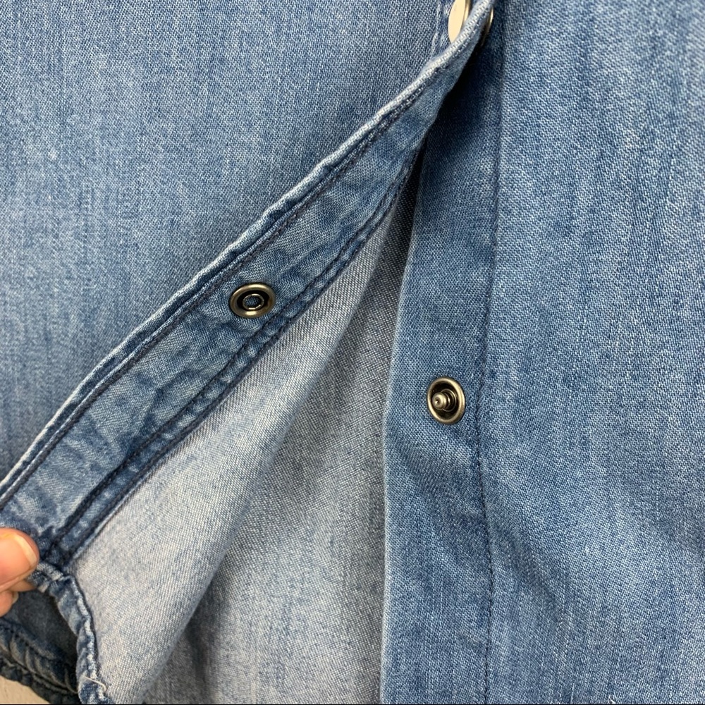 H&M Chambray Denim Style Button Front Top in Blue - Picture 4 of 7